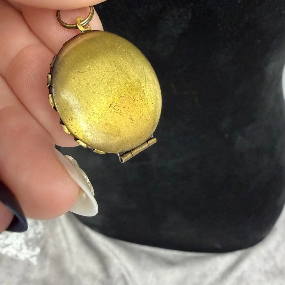 Vtg Brass Filigree Essential Oil Aromatherapy Diffuser Locket‎ Necklace Mandala